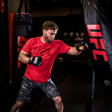 Экипировка UFC теперь в России