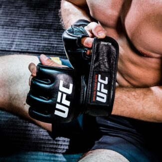 UFC Made тренировочные перчатки для бокса Red/White